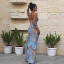 Vestido Midi Satinado con Cuello Halter y Estampado Exclusivo